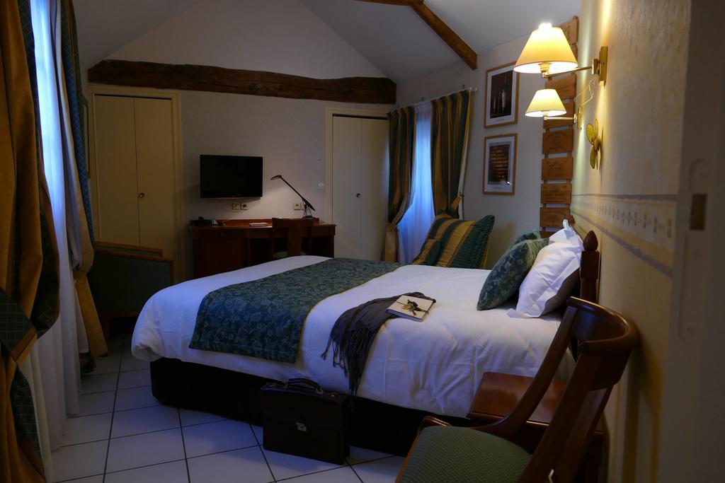 Logis Hotels Le Champalud Restaurant La Citadelle Oree-d'Anjou Номер фото