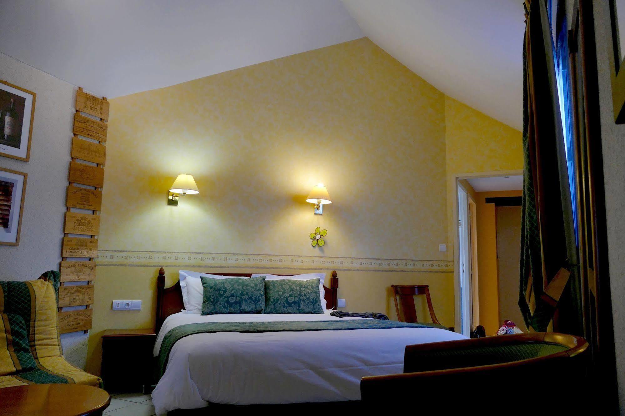 Logis Hotels Le Champalud Restaurant La Citadelle Oree-d'Anjou Экстерьер фото