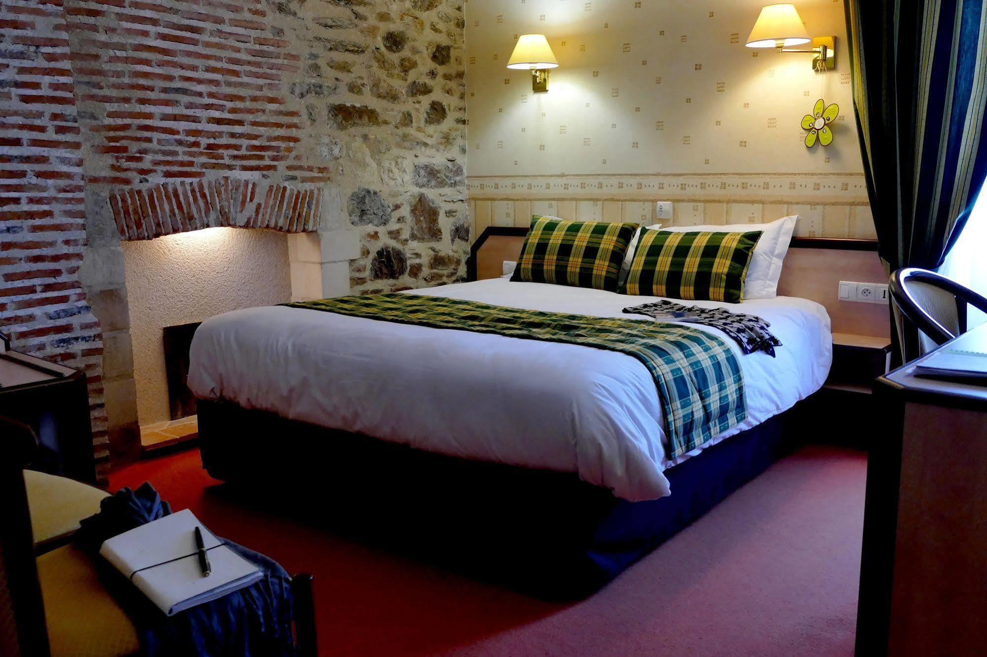 Logis Hotels Le Champalud Restaurant La Citadelle Oree-d'Anjou Экстерьер фото