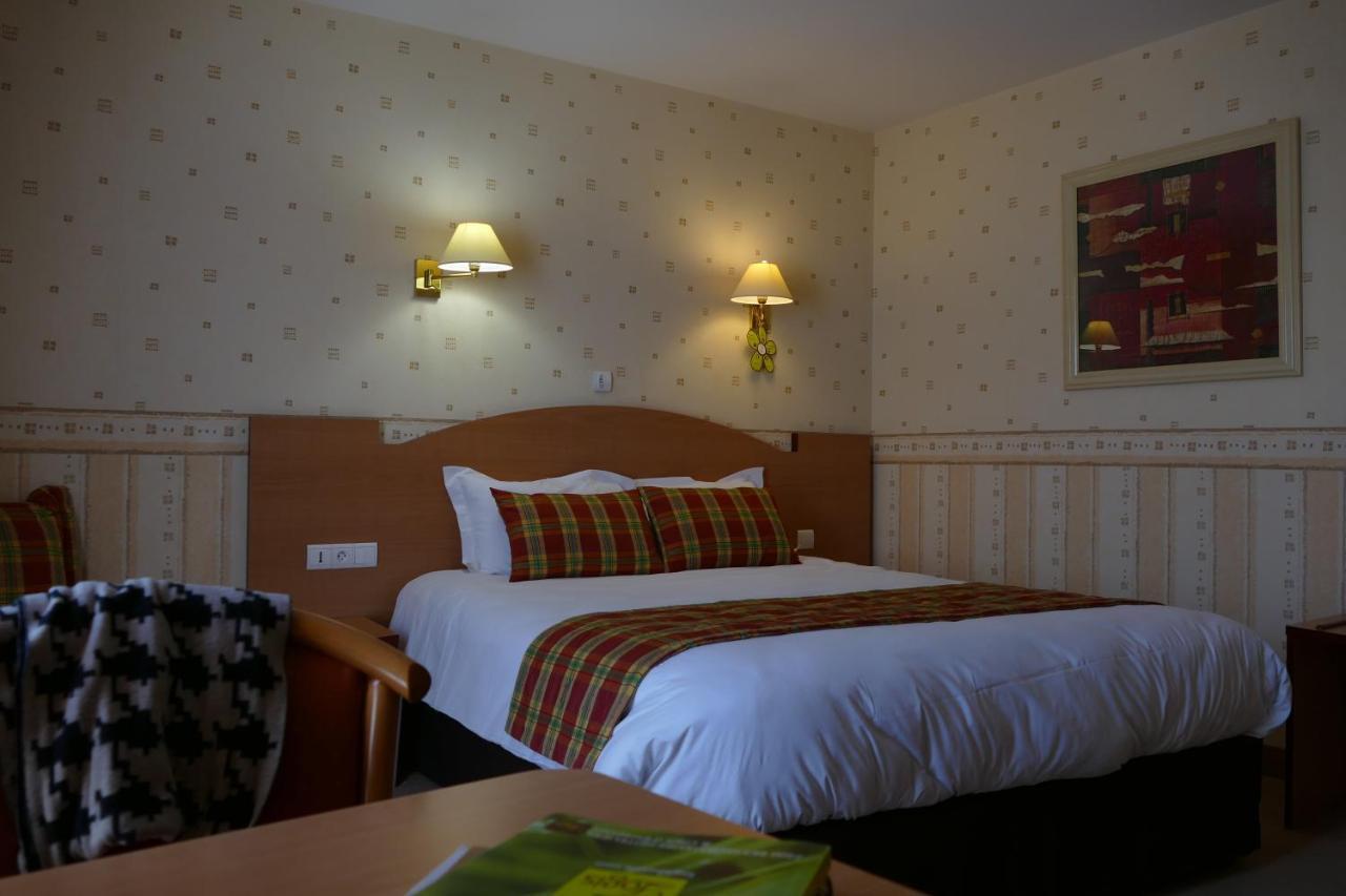 Logis Hotels Le Champalud Restaurant La Citadelle Oree-d'Anjou Экстерьер фото